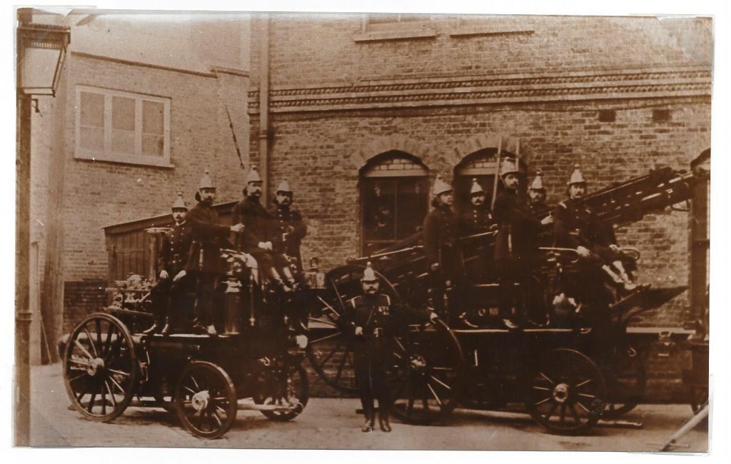 1910 firemen with fire engine and horses