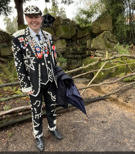 Pearly King in front of rockery
